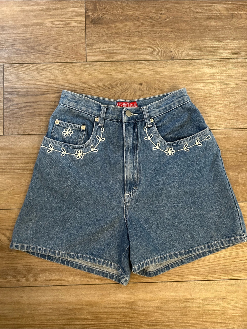 Vintage 90s Omaha Jean Co Women’s 5/6 Floral Embroidered Denim Shorts
